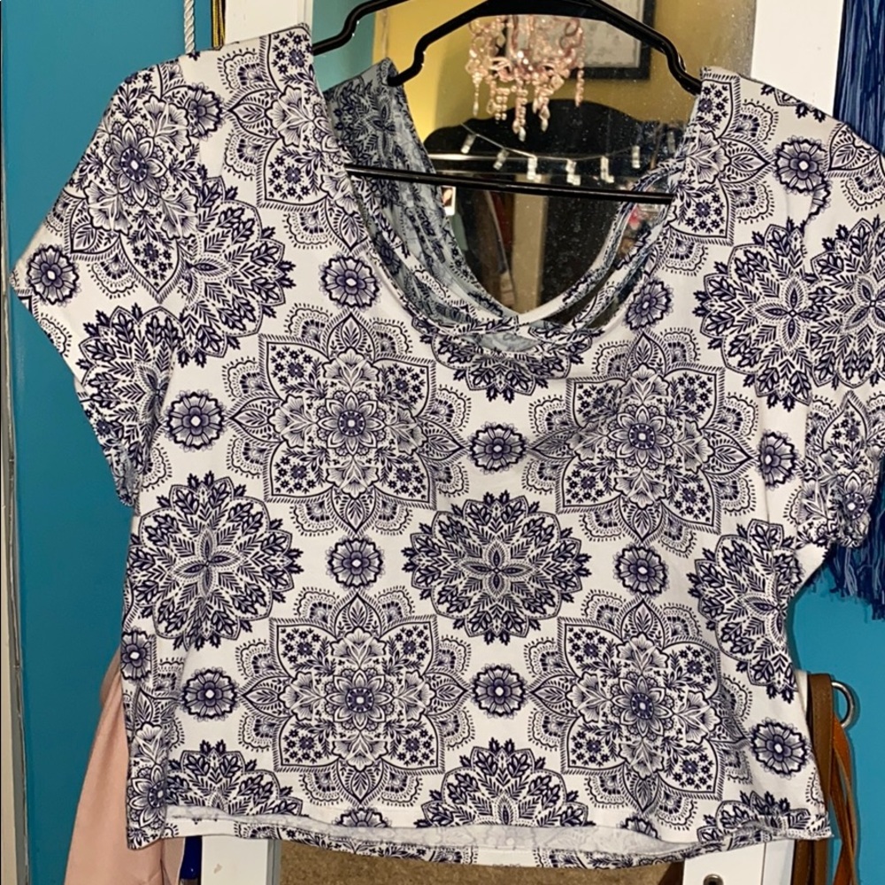 Criss cross Crop top💜